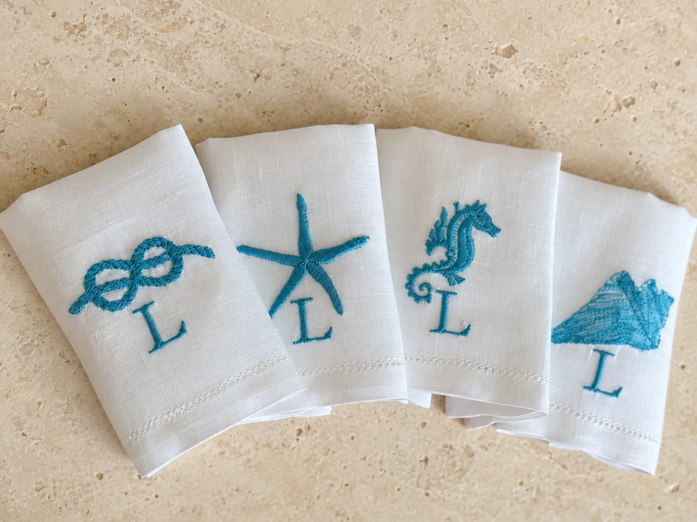 The marine napkins embroidered in turquoise